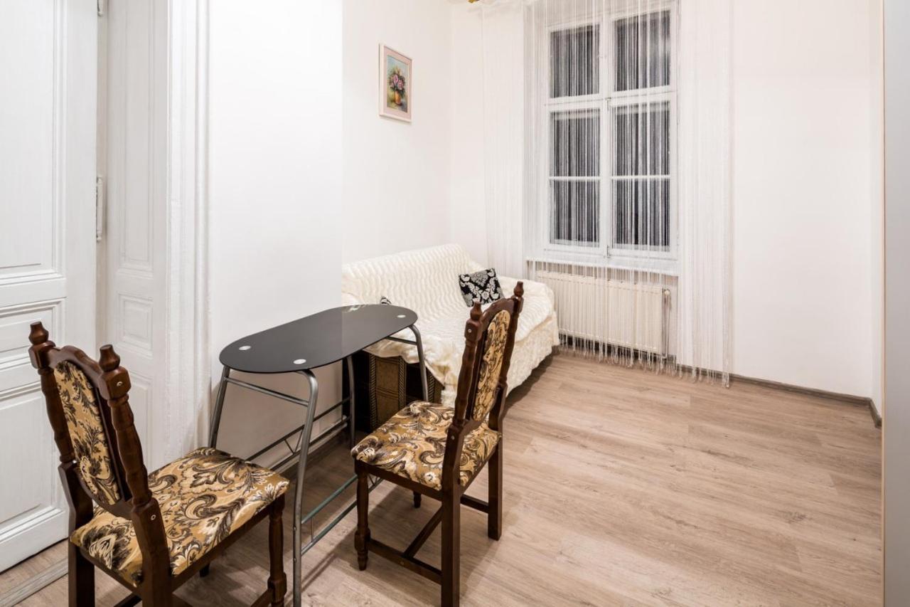 Апартаменты Apartament On Franka Street Львов Экстерьер фото